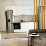 2 Bedroom Family Apartment With Free Parking